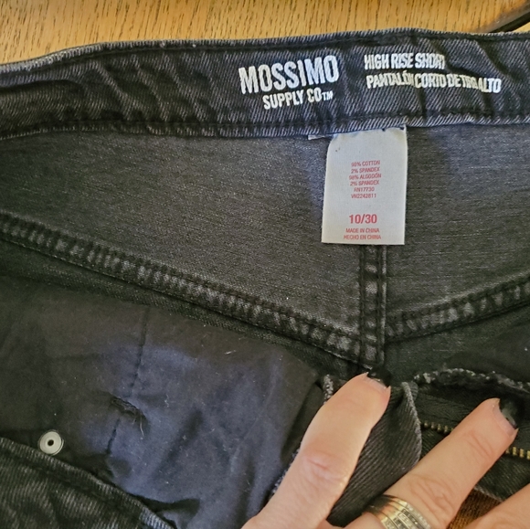 Shorts - Picture 5 of 7